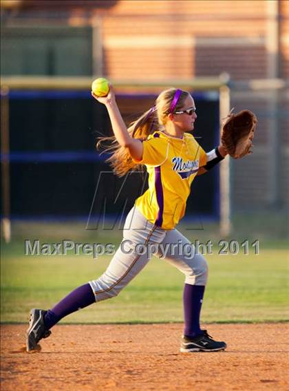 Thumbnail 2 in Montgomery vs Santa Fe (4A Region III Final - Game 1) photogallery.