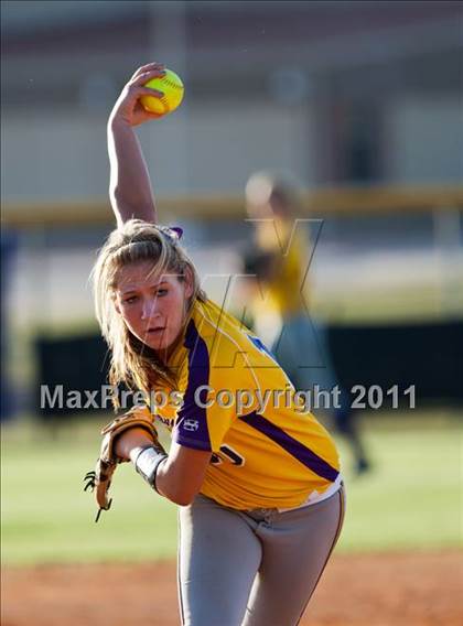 Thumbnail 3 in Montgomery vs Santa Fe (4A Region III Final - Game 1) photogallery.