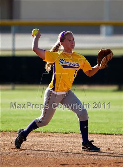 Thumbnail 2 in Montgomery vs Santa Fe (4A Region III Final - Game 1) photogallery.