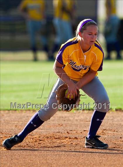 Thumbnail 2 in Montgomery vs Santa Fe (4A Region III Final - Game 1) photogallery.