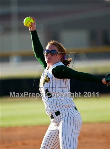 Thumbnail 3 in Montgomery vs Santa Fe (4A Region III Final - Game 1) photogallery.