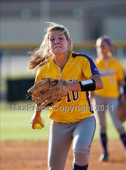 Thumbnail 2 in Montgomery vs Santa Fe (4A Region III Final - Game 1) photogallery.
