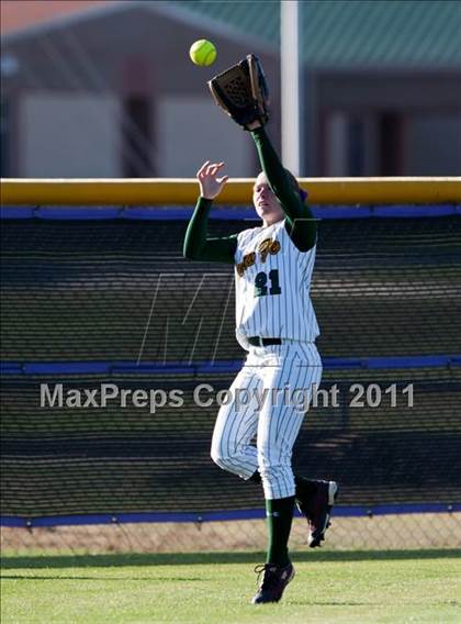 Thumbnail 2 in Montgomery vs Santa Fe (4A Region III Final - Game 1) photogallery.