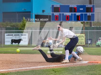 Thumbnail 3 in Midd-West vs. Central Columbia (PIAA D4 Class 4A Semifinal) photogallery.