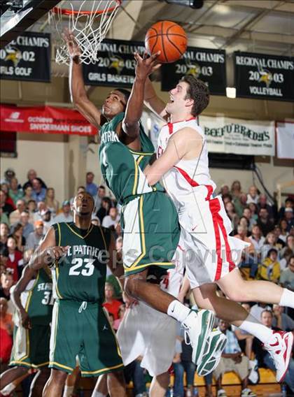Thumbnail 2 in Mater Dei vs. St. Patrick (City of the Palms Classic) photogallery.