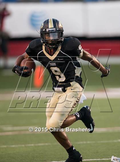Thumbnail 3 in Central vs. Lakeside (War Memorial Stadium) photogallery.