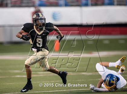 Thumbnail 2 in Central vs. Lakeside (War Memorial Stadium) photogallery.