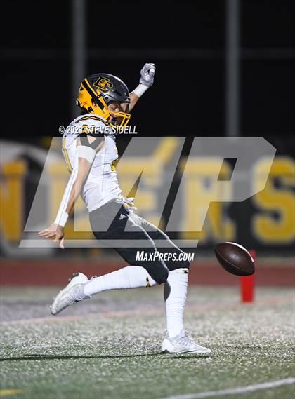 Thumbnail 2 in El Capitan vs Mission Bay (CIF SD D3 Semifinal) photogallery.