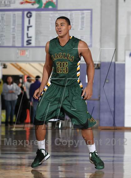 Thumbnail 2 in Eisenhower vs. Chico (St. Hope Elite Hoops Classic) photogallery.