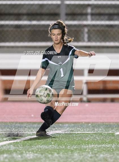 Thumbnail 3 in Reagan [Ronald] vs United (NEISD Soccer Showcase) photogallery.