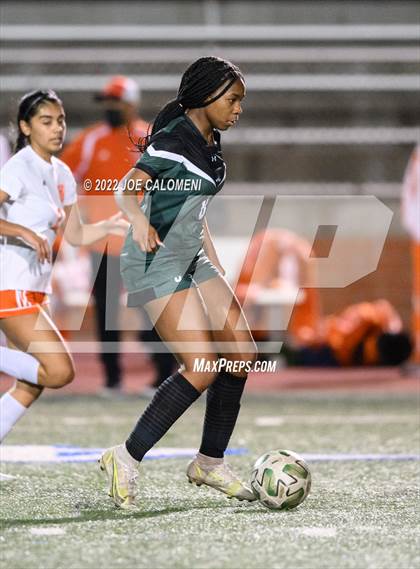 Thumbnail 2 in Reagan [Ronald] vs United (NEISD Soccer Showcase) photogallery.