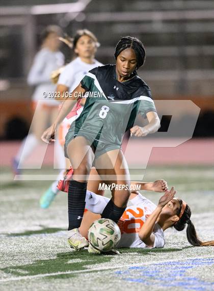 Thumbnail 2 in Reagan [Ronald] vs United (NEISD Soccer Showcase) photogallery.
