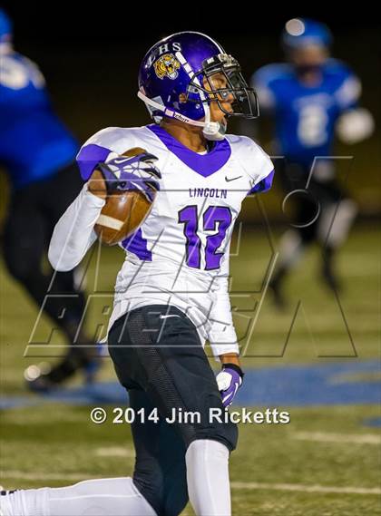 Thumbnail 3 in Lincoln @ Krum (UIL 4A Division 2 Region 1 Bi-District Playoff) photogallery.