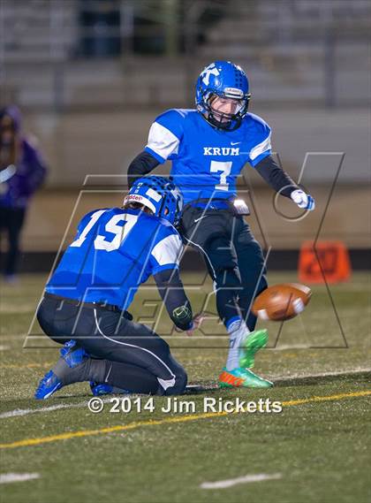 Thumbnail 1 in Lincoln @ Krum (UIL 4A Division 2 Region 1 Bi-District Playoff) photogallery.