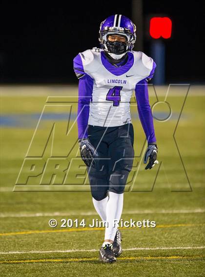 Thumbnail 3 in Lincoln @ Krum (UIL 4A Division 2 Region 1 Bi-District Playoff) photogallery.