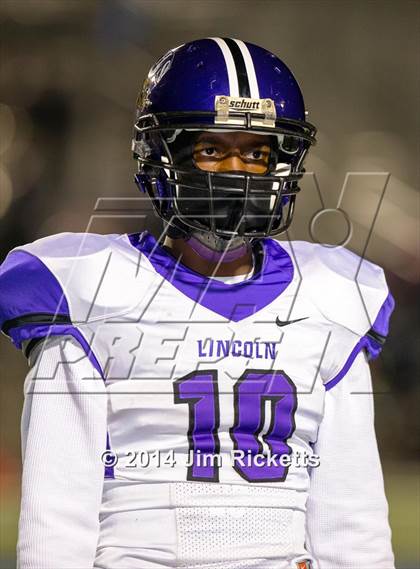 Thumbnail 1 in Lincoln @ Krum (UIL 4A Division 2 Region 1 Bi-District Playoff) photogallery.