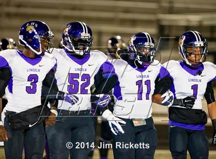 Thumbnail 3 in Lincoln @ Krum (UIL 4A Division 2 Region 1 Bi-District Playoff) photogallery.