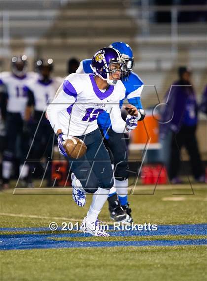 Thumbnail 2 in Lincoln @ Krum (UIL 4A Division 2 Region 1 Bi-District Playoff) photogallery.