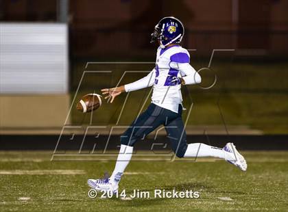 Thumbnail 1 in Lincoln @ Krum (UIL 4A Division 2 Region 1 Bi-District Playoff) photogallery.