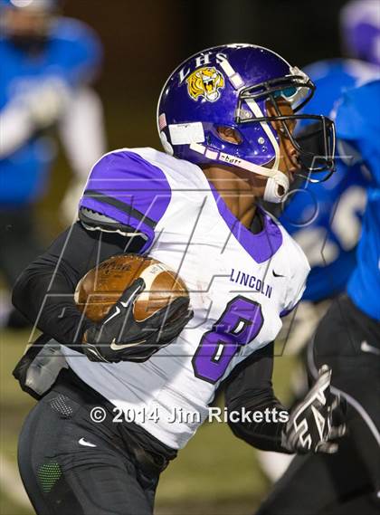 Thumbnail 2 in Lincoln @ Krum (UIL 4A Division 2 Region 1 Bi-District Playoff) photogallery.