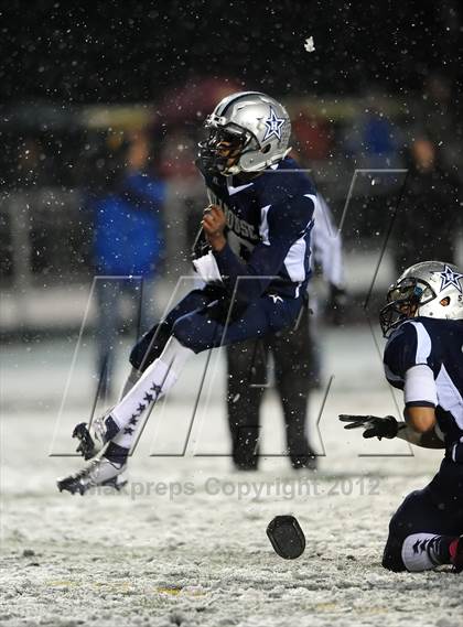 Thumbnail 3 in St. Joseph vs. Hillhouse (CIAC Class M Quarterfinal) photogallery.