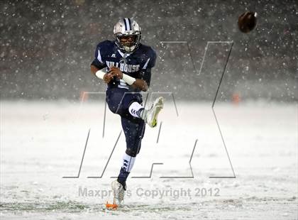 Thumbnail 1 in St. Joseph vs. Hillhouse (CIAC Class M Quarterfinal) photogallery.