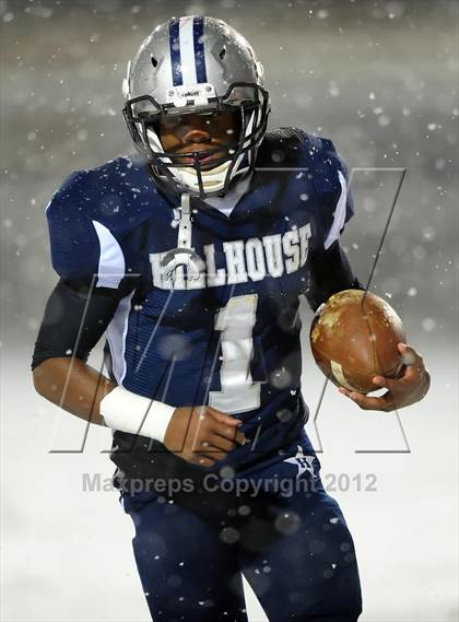 Thumbnail 3 in St. Joseph vs. Hillhouse (CIAC Class M Quarterfinal) photogallery.