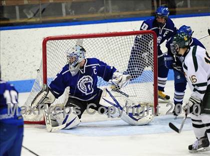 Thumbnail 2 in Darien vs. Hamden (CIAC Division 1 Semifinal) photogallery.