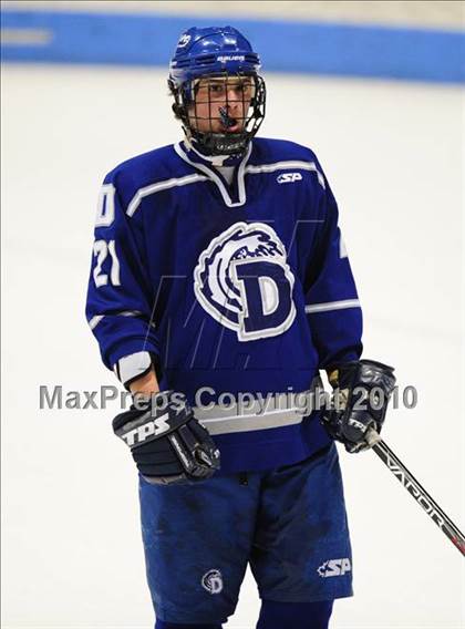 Thumbnail 2 in Darien vs. Hamden (CIAC Division 1 Semifinal) photogallery.