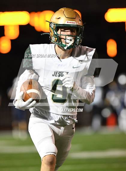 Thumbnail 3 in Lake Oswego vs Jesuit (OSAA 6A Quarterfinal) photogallery.