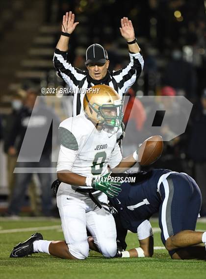 Thumbnail 3 in Lake Oswego vs Jesuit (OSAA 6A Quarterfinal) photogallery.