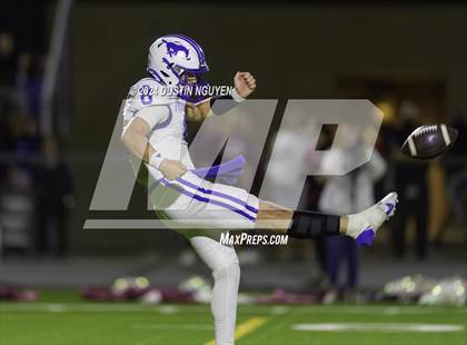 Thumbnail 3 in Friendswood @ A&M Consolidated (UIL Football 5A D1 Region III Bi-District) photogallery.