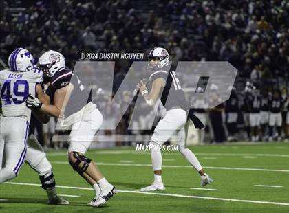Thumbnail 3 in Friendswood @ A&M Consolidated (UIL Football 5A D1 Region III Bi-District) photogallery.