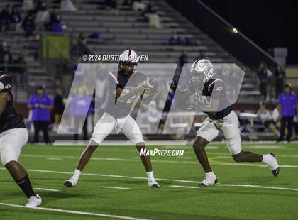Thumbnail 1 in Friendswood @ A&M Consolidated (UIL Football 5A D1 Region III Bi-District) photogallery.