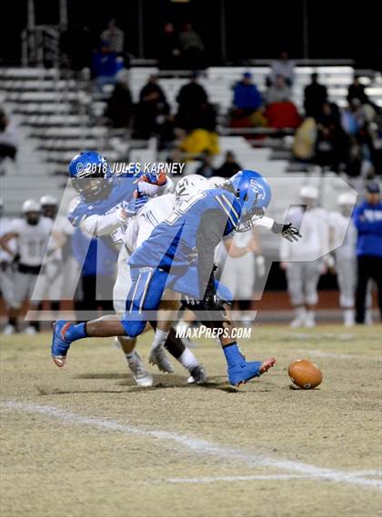 Thumbnail 3 in Green Valley vs Sierra Vista (NIAA 4A Desert Southwest Playoff) photogallery.