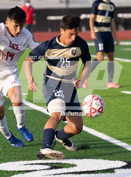 Thumbnail 3 in Lee [Robert E.] vs Alexander (UIL 6A Region 4 Semifinal) photogallery.