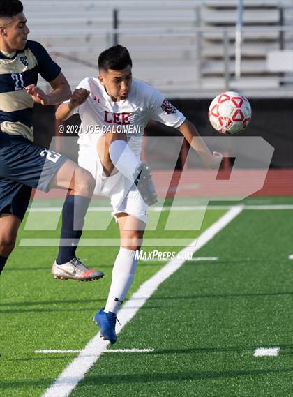 Thumbnail 3 in Lee [Robert E.] vs Alexander (UIL 6A Region 4 Semifinal) photogallery.