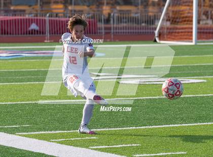 Thumbnail 2 in Lee [Robert E.] vs Alexander (UIL 6A Region 4 Semifinal) photogallery.