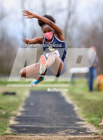 Thumbnail 2 in Shelby County 5-Way Track Meet photogallery.