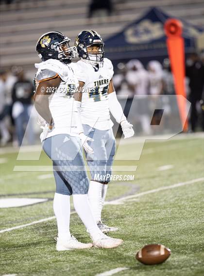 Thumbnail 3 in Douglas County vs Northside (GHSA AAAAAA Round 2 Playoff) photogallery.
