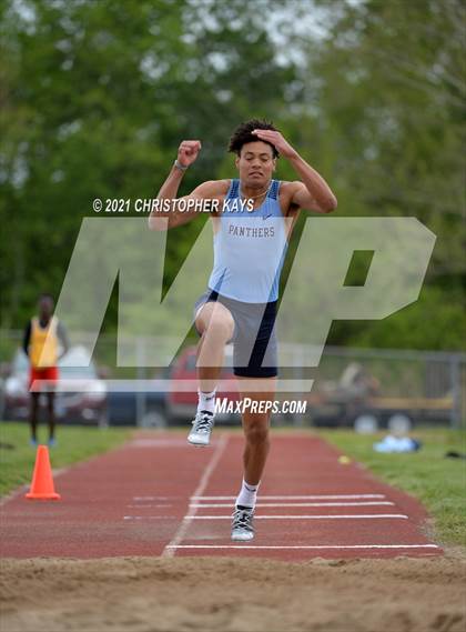 Thumbnail 2 in Herrin Invitational photogallery.