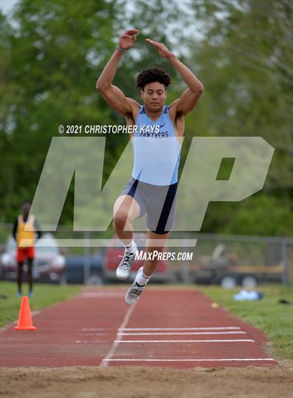 Thumbnail 3 in Herrin Invitational photogallery.