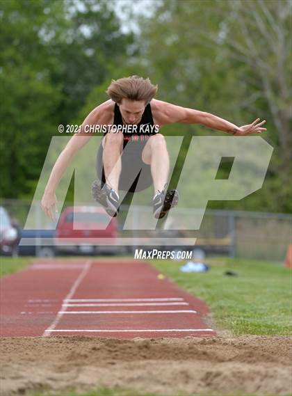 Thumbnail 3 in Herrin Invitational photogallery.