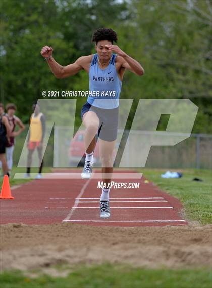 Thumbnail 3 in Herrin Invitational photogallery.