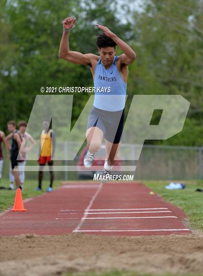 Thumbnail 1 in Herrin Invitational photogallery.