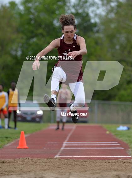 Thumbnail 2 in Herrin Invitational photogallery.