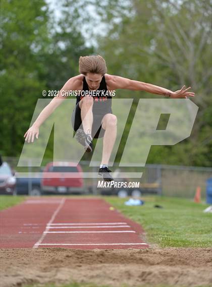 Thumbnail 2 in Herrin Invitational photogallery.