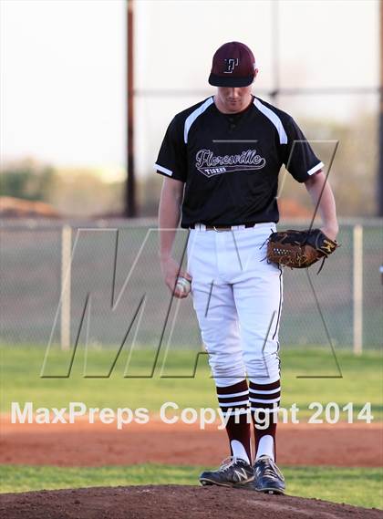 Thumbnail 1 in Uvalde @  Floresville photogallery.