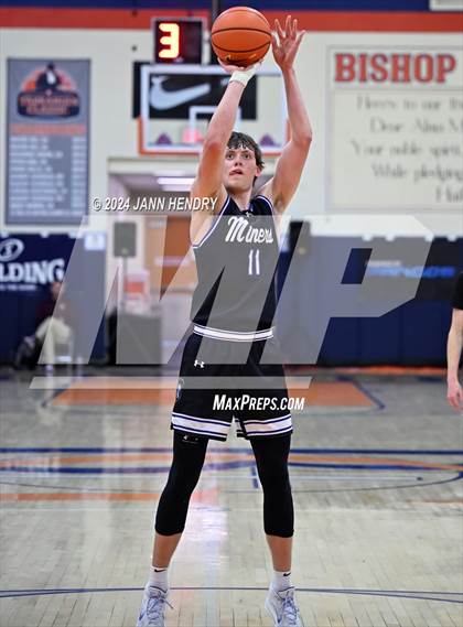 Thumbnail 2 in Bingham vs. Eaglecrest (Tarkanian Classic) photogallery.