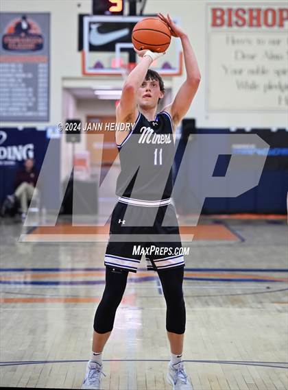 Thumbnail 1 in Bingham vs. Eaglecrest (Tarkanian Classic) photogallery.